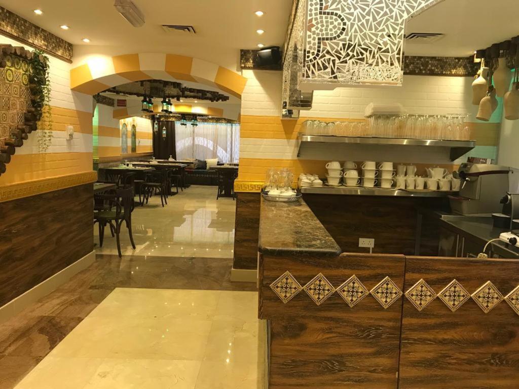 Trianon Royal Hotel Abu Dhabi Ngoại thất bức ảnh