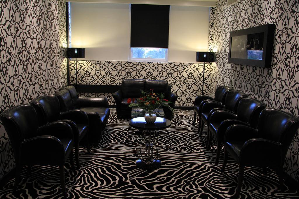 Trianon Royal Hotel Abu Dhabi Ngoại thất bức ảnh