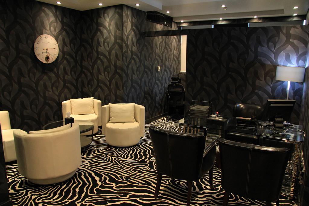 Trianon Royal Hotel Abu Dhabi Ngoại thất bức ảnh