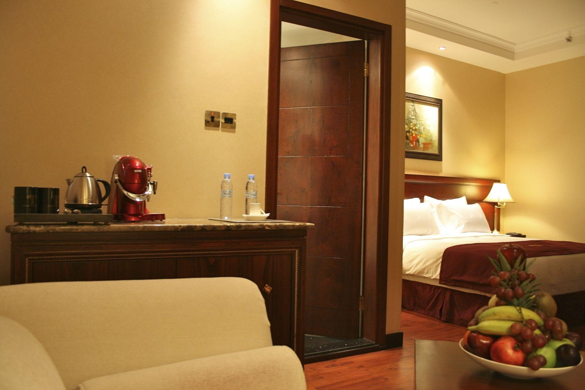 Trianon Royal Hotel Abu Dhabi Ngoại thất bức ảnh