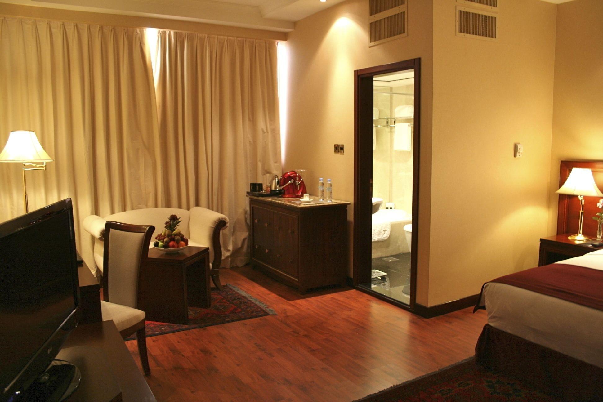Trianon Royal Hotel Abu Dhabi Ngoại thất bức ảnh