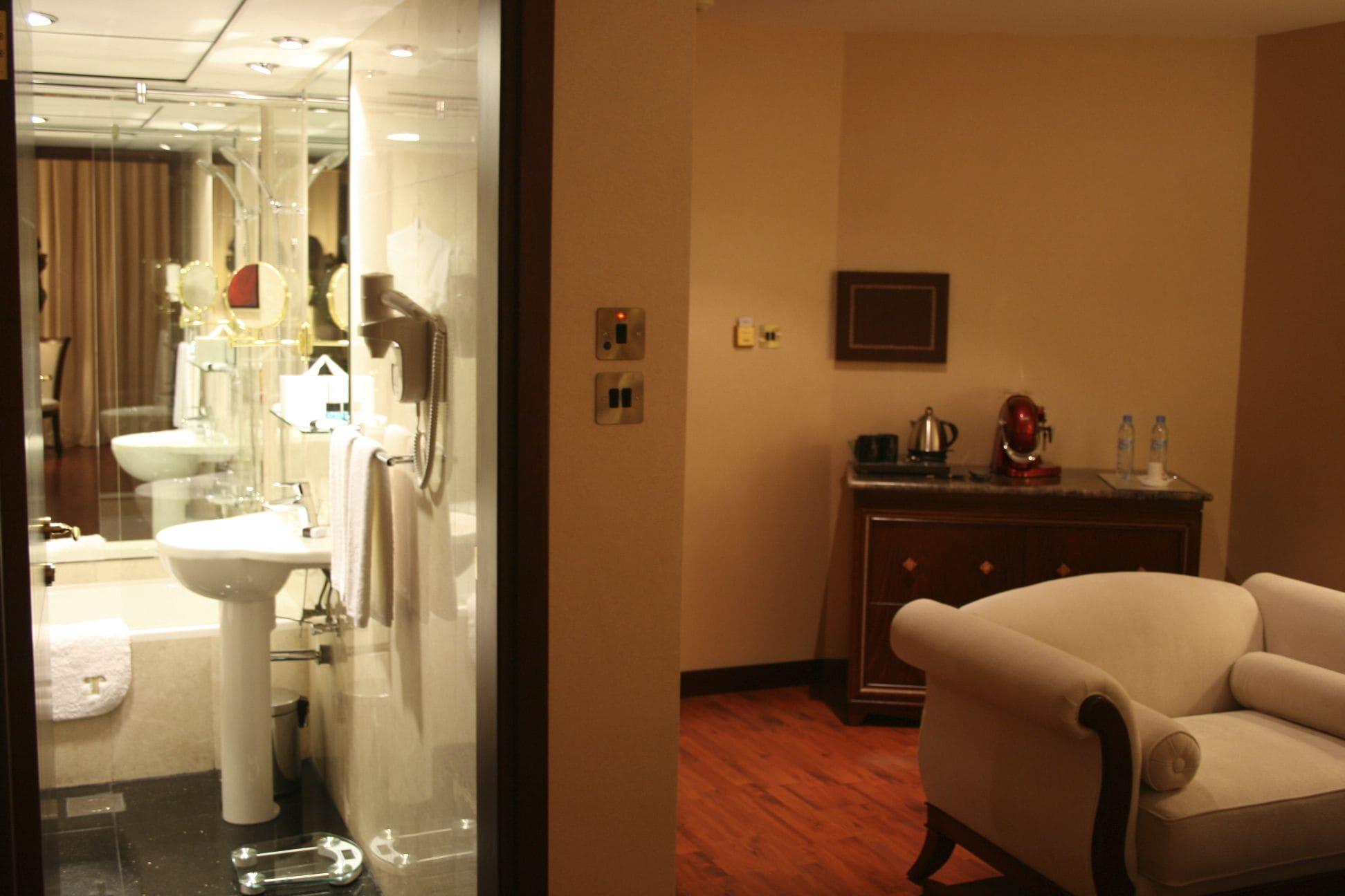 Trianon Royal Hotel Abu Dhabi Ngoại thất bức ảnh