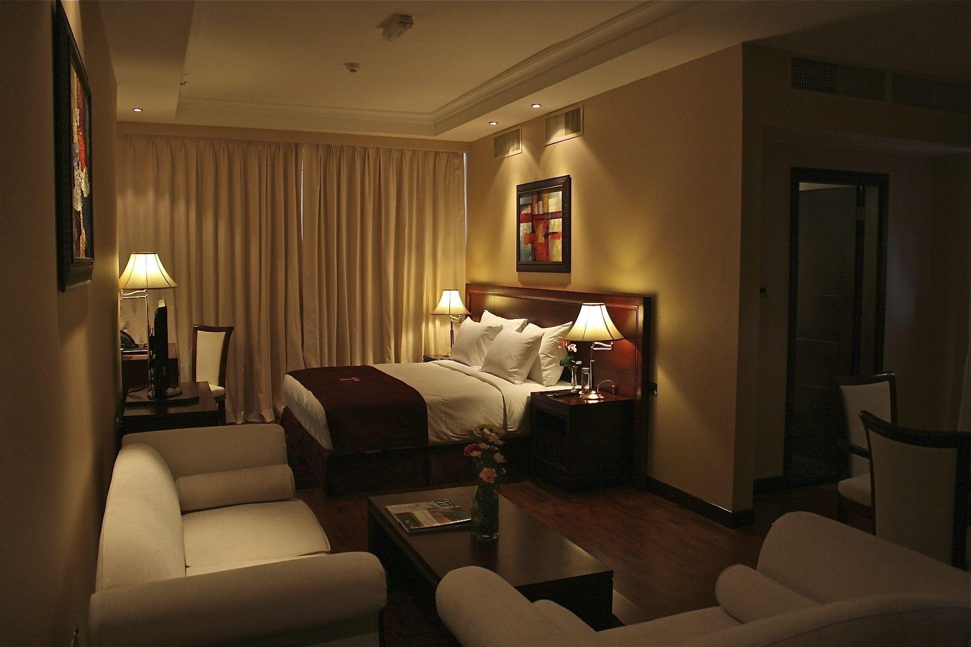 Trianon Royal Hotel Abu Dhabi Ngoại thất bức ảnh