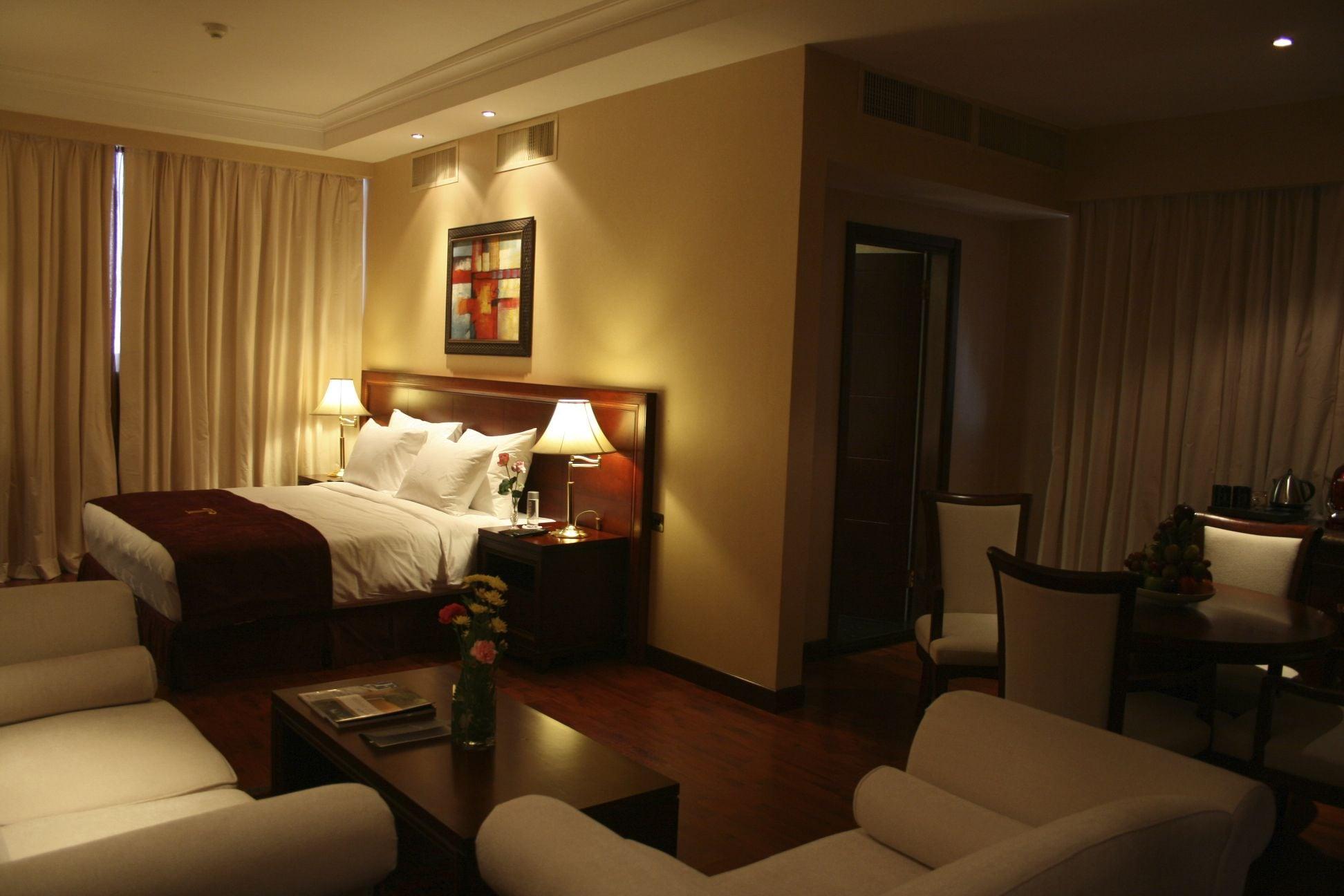 Trianon Royal Hotel Abu Dhabi Ngoại thất bức ảnh