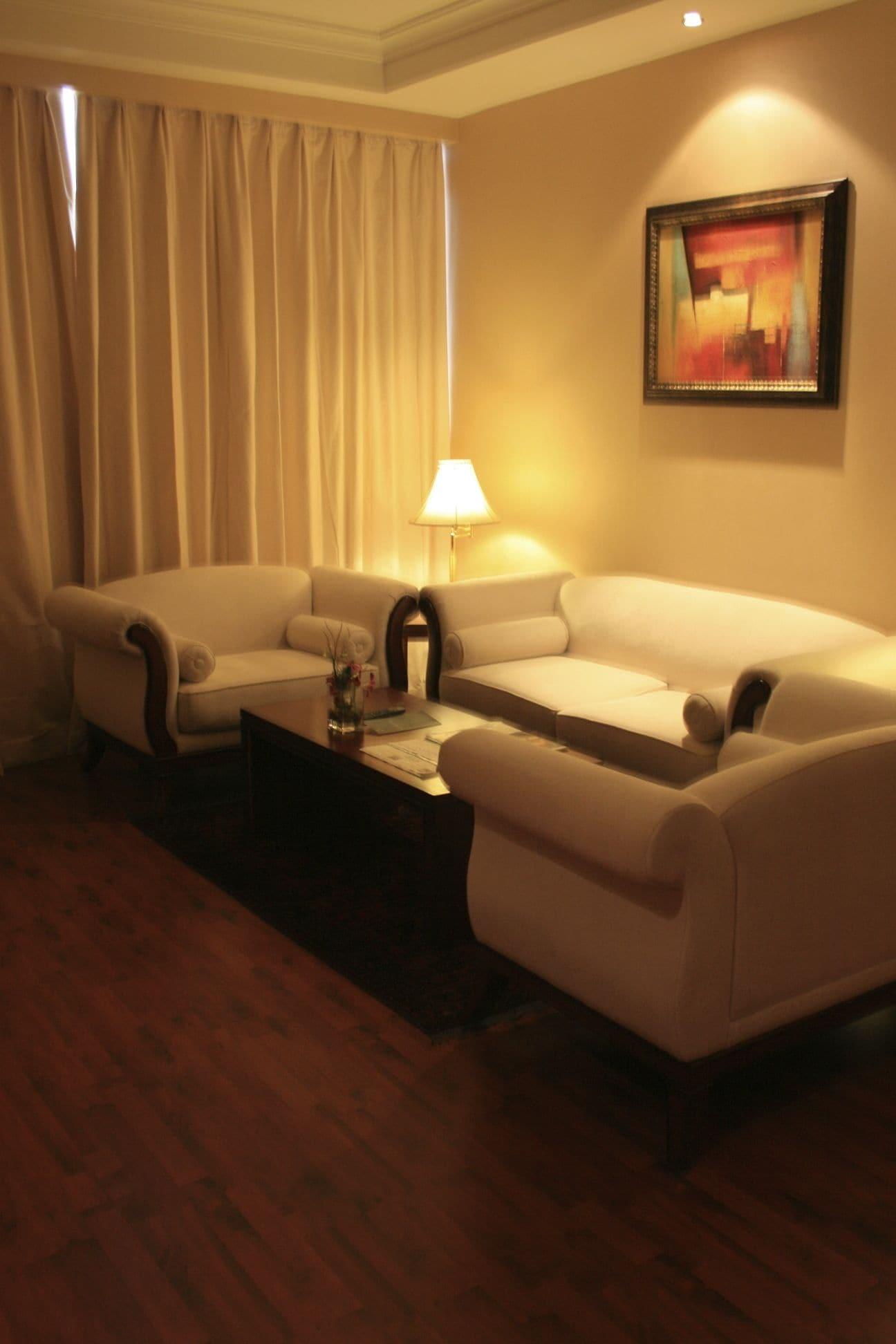Trianon Royal Hotel Abu Dhabi Ngoại thất bức ảnh