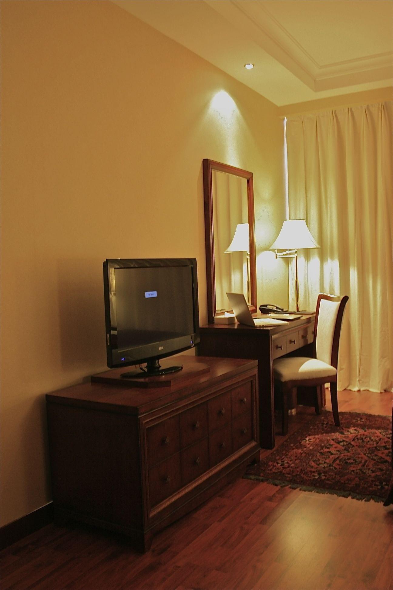 Trianon Royal Hotel Abu Dhabi Ngoại thất bức ảnh