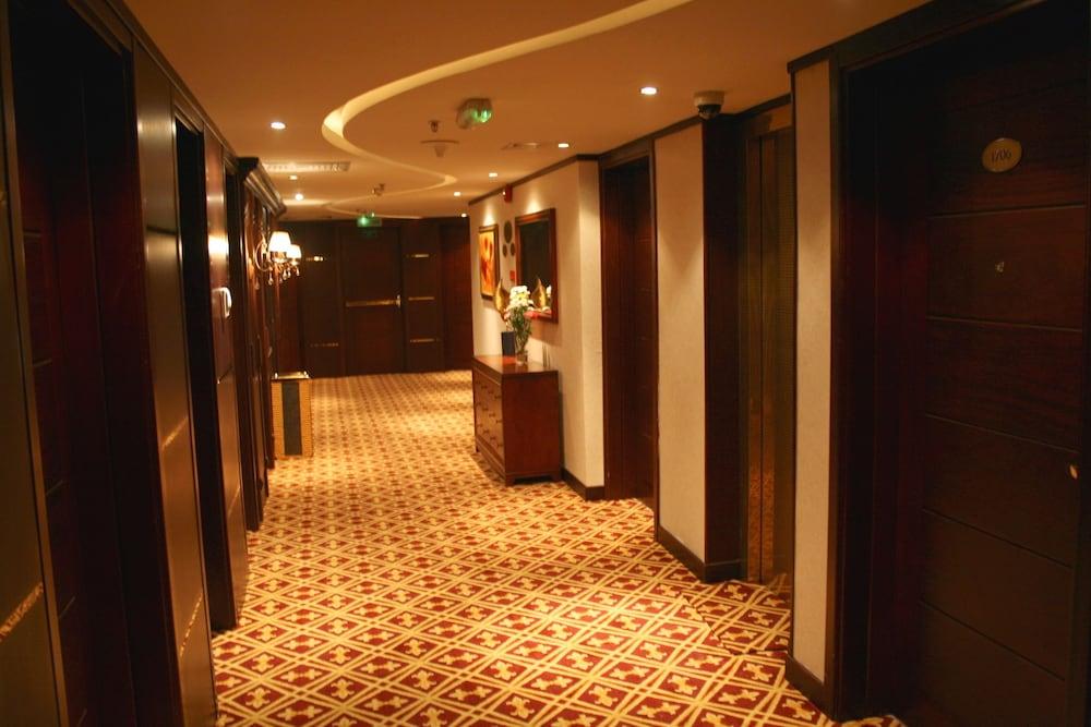 Trianon Royal Hotel Abu Dhabi Ngoại thất bức ảnh