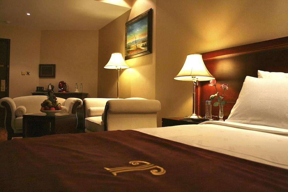 Trianon Royal Hotel Abu Dhabi Ngoại thất bức ảnh